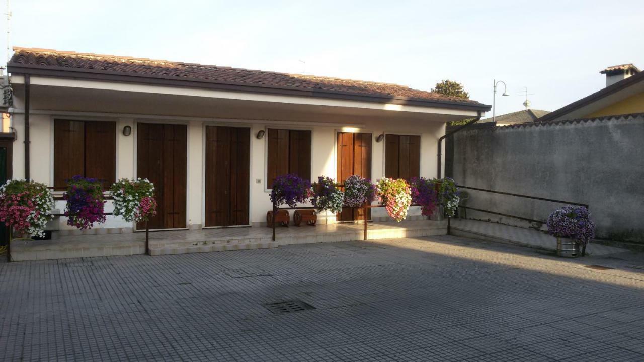 Afrodite Hotel Palu Екстериор снимка